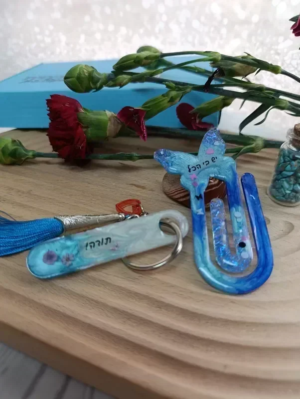 סימניות מתכת בעבודת יד עם חריטת טקסט אישי